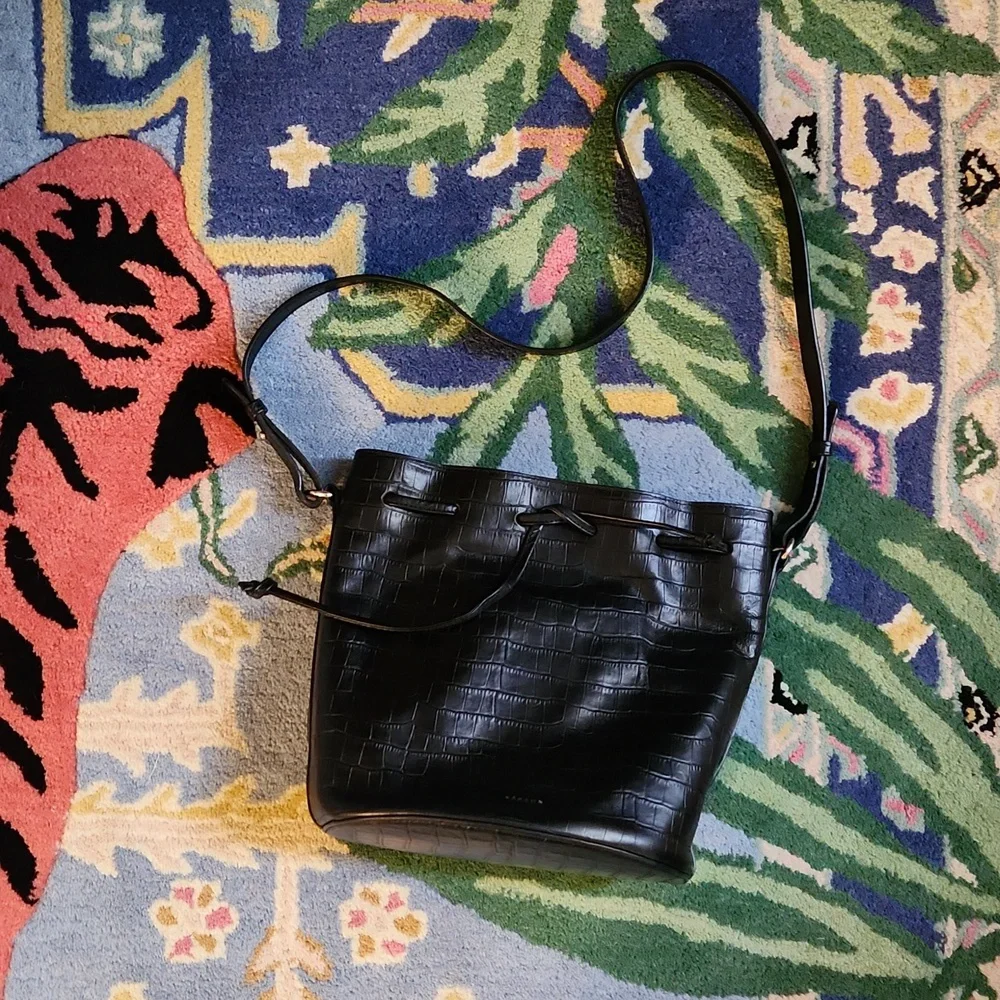 Sezane Farrow Croc Embossed Farrow Bucket Back - Picture 2 of 12